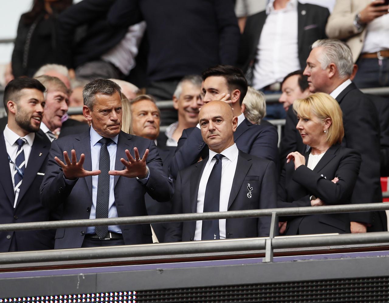 球员, 刘易斯家族, 族和ENI