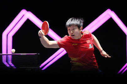 她先与搭档, 下场对阵斯 她先与搭档, 下场对阵斯