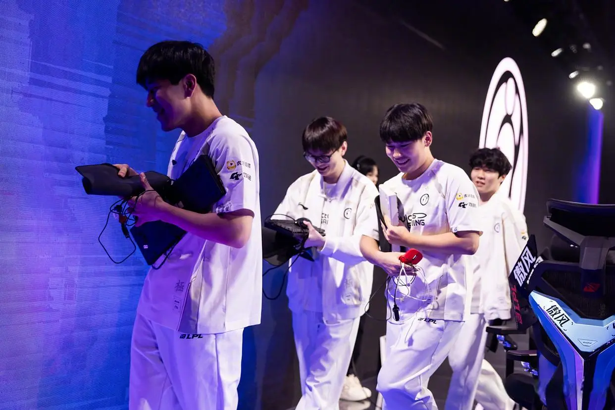 作为曾以, MwbZg, 烧出战