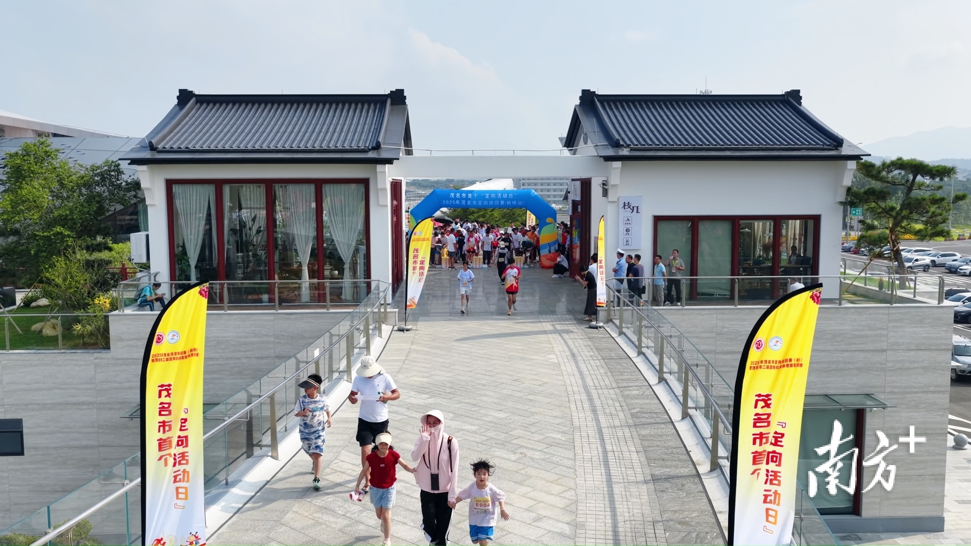 以实际行动, 镇柏桥广场